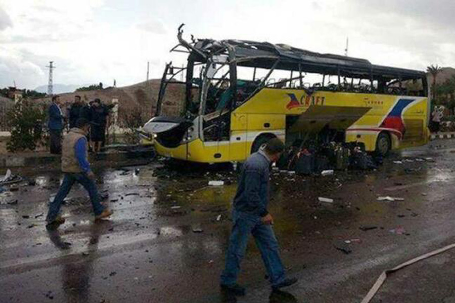 Tabrakan Bus Pariwisata dan Truk di Mesir Tewaskan 13 Orang, Puluhan Lainnya Luka-luka Tabrakan Bus Pariwisata dan Truk di Mesir Tewaskan 13 Orang, Puluhan Lainnya Luka-luka