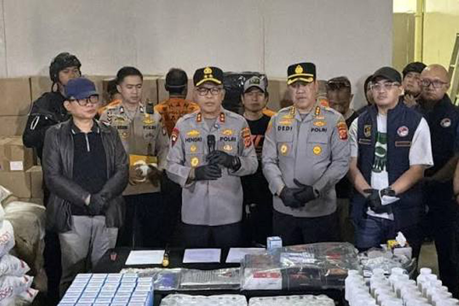 Polda Metro Bongkar Dua Pabrik Obat Terlarang di Sukoharjo, Produksi Capai Jutaan Butir per Hari Polda Metro Bongkar Dua Pabrik Obat Terlarang di Sukoharjo, Produksi Capai Jutaan Butir per Hari