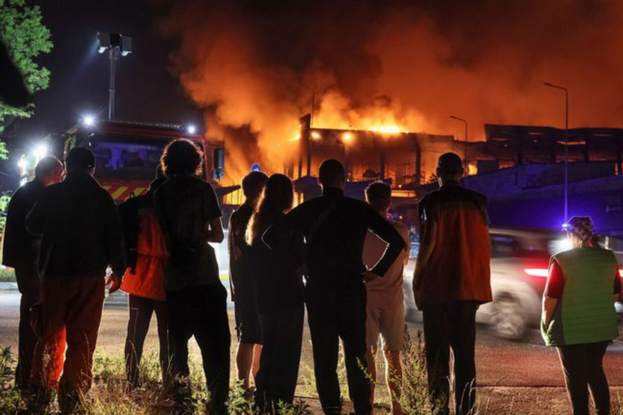 Serangan Rusia-Ukraina Kembali Memanas, Supermarket di Kharkiv Terbakar dan Korban Berjatuhan di Belgorod Serangan Rusia-Ukraina Kembali Memanas, Supermarket di Kharkiv Terbakar dan Korban Berjatuhan di Belgorod