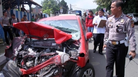 Mobil Terduga Pengedar Narkoba Tabrak Barikade Polisi di Way Kanan, Kapolsek Terpental Satu Meter
