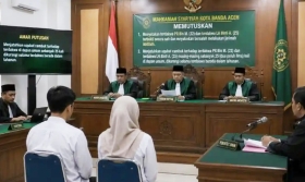Live TikTok Bermesraan, Dua Sejoli di Banda Aceh Divonis 25 Kali Cambuk