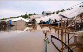 Abrasi Sungai Picu Dua Kali Longsor di Inhil, Rumah Warga Ambruk hingga Masuk Sungai