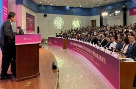 Di Nankai University China, Menkeu Purbaya Pamer Ekonomi Indonesia Tumbuh 5,61 Persen