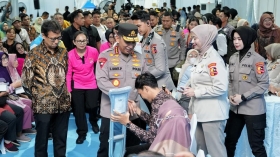 Kapolri Salurkan 6.000 Paket Bansos di HUT Bhayangkara ke-80, Layanan Kesehatan Massal Digelar Nasional