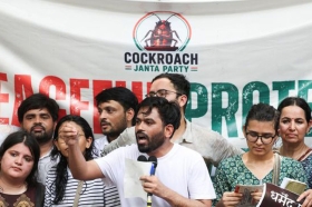 Gerakan "Partai Kecoak" Pimpin Aksi Protes Gen Z India Tuntut Reformasi Pendidikan