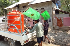 Kemarau Panjang, PPP SBT Salurkan Ribuan Liter Air Bersih untuk Warga Bula