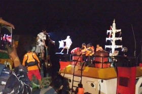 Delapan Korban Kapal LCT Tenggelam di Perairan Puriri Ditemukan Selamat