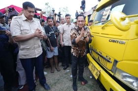 125 Truk Genteng Dilepas untuk Dukung Program Gentengisasi