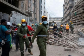 Gedung 12 Lantai di Nairobi Ambruk Saat Dibangun, Petugas Sisir Reruntuhan Cari Korban