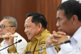 Jelang Nataru, Tito Minta Bansos dan Operasi Pasar Dioptimalkan untuk Kendalikan Harga Pangan